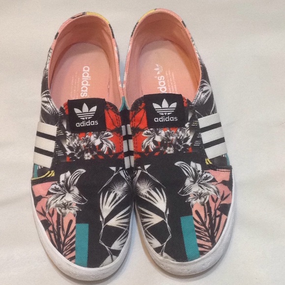 adidas slip floral